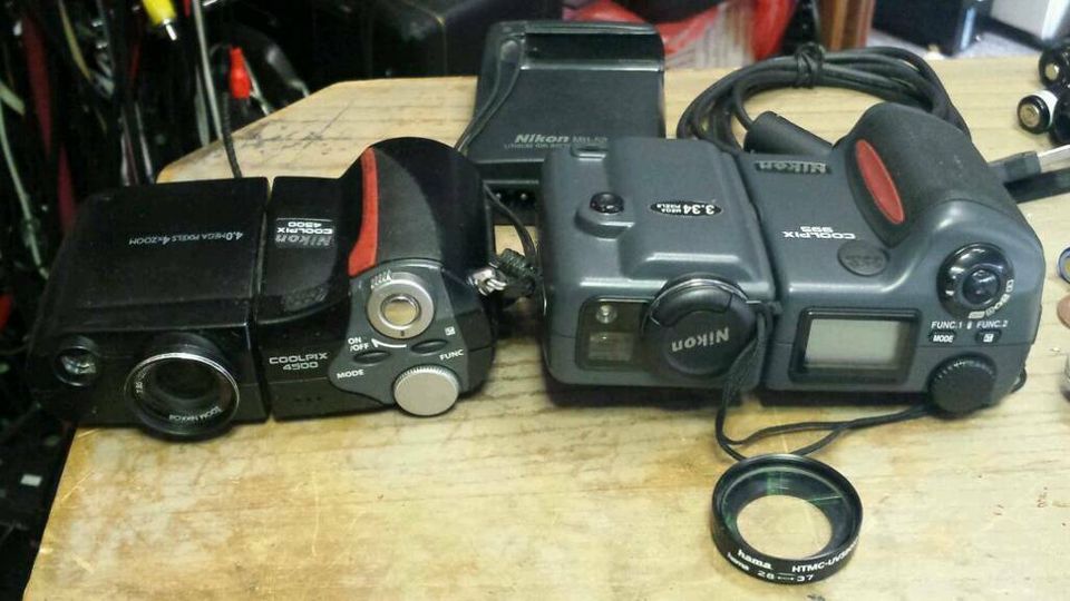 2 Digitalkameras NIKON E995 und NIKON Coolpix 4500 + Zubehör!