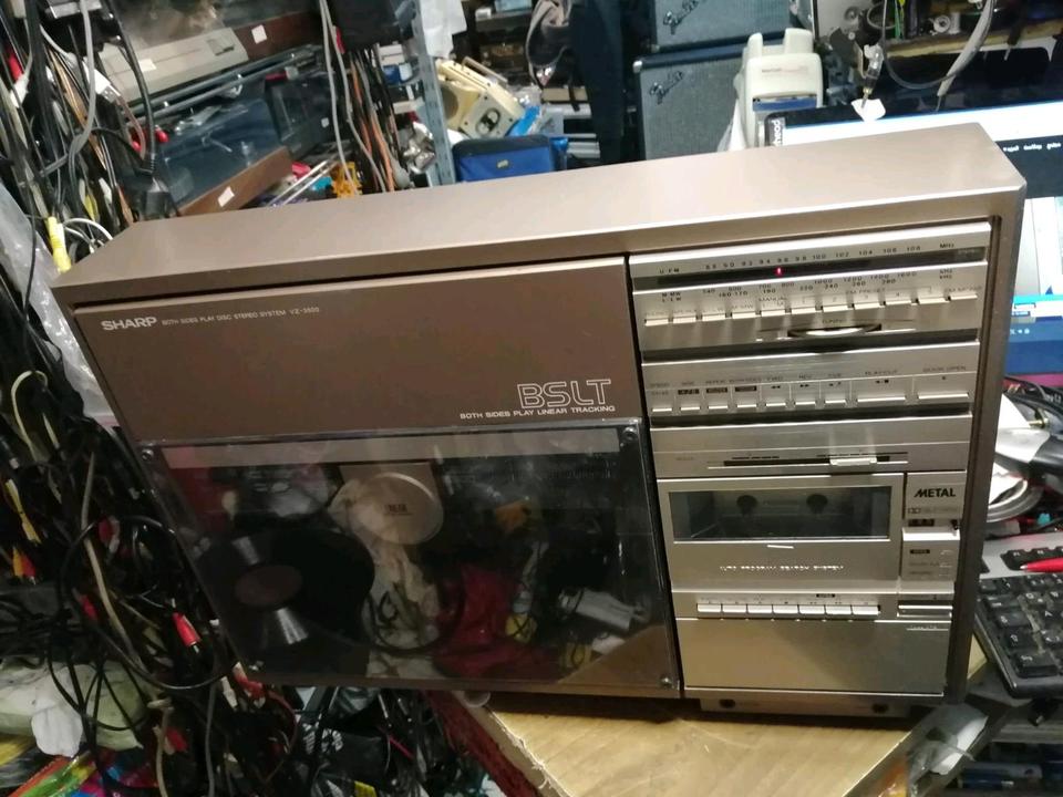 SHARP VZ-3500, Plattenspieler/Radio/Cassette/Verstärker!!!