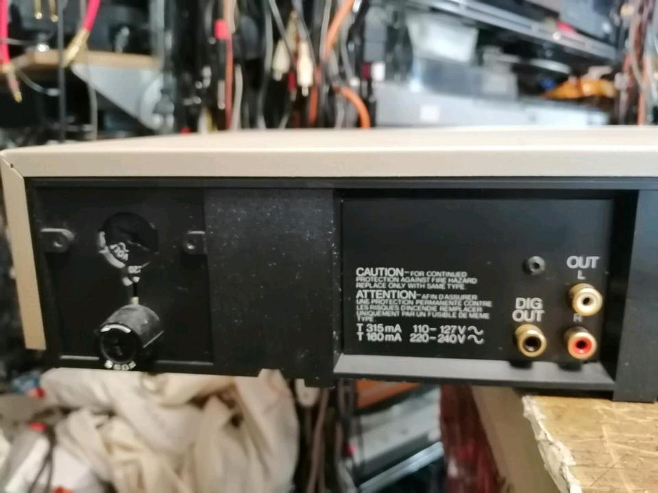 MARANTZ CD-65DX, CD-Player OHNE Fernbedienung, etwas DEFEKT!!