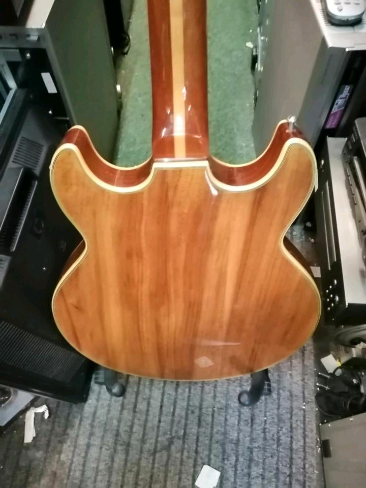 E-Gitarre "SPEAR", 1 Saite fehlt!
