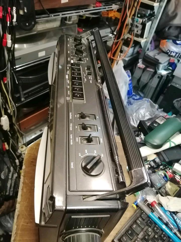 SHARP GF-8585HB, Radio-Cassetten-Recorder, etwas DEFEKT!!