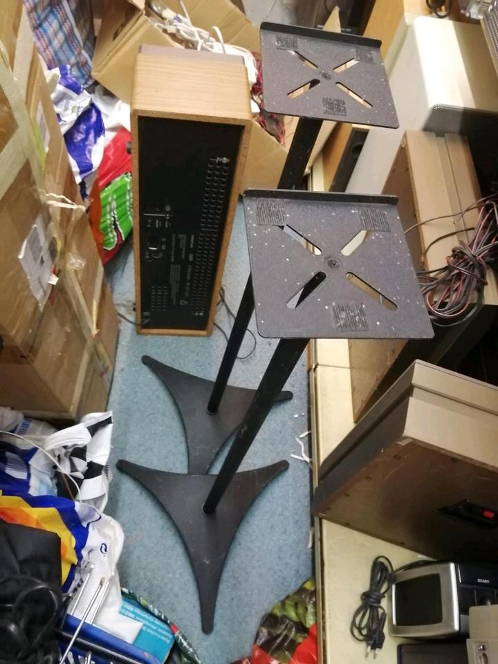 2 Boxen-Ständer (no name), guter Zustand!!