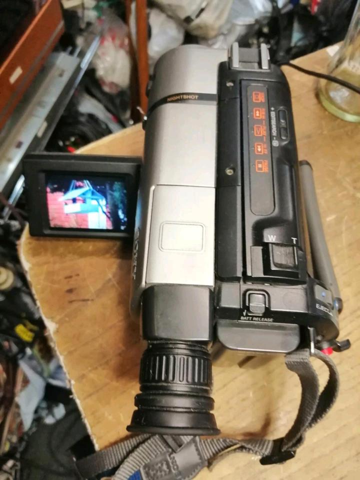 SONY CCD-TRV69E, Videocamera Hi8 +Video 8, mit Zubehör!!!