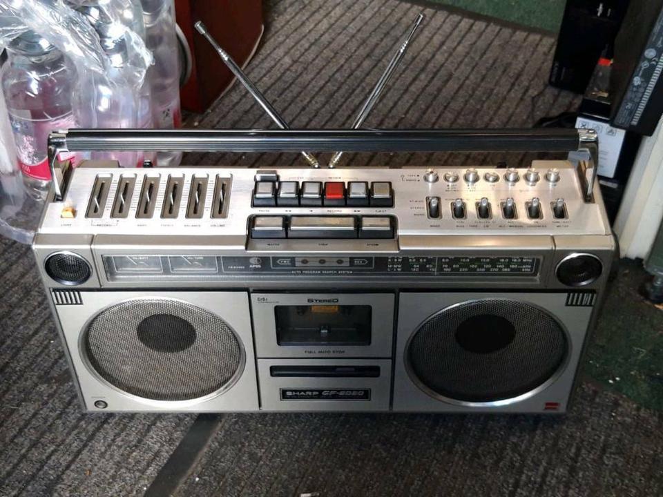 SHARP GF-9090, Stereo Redio-Tape Recorder, etwas DEFEKT!