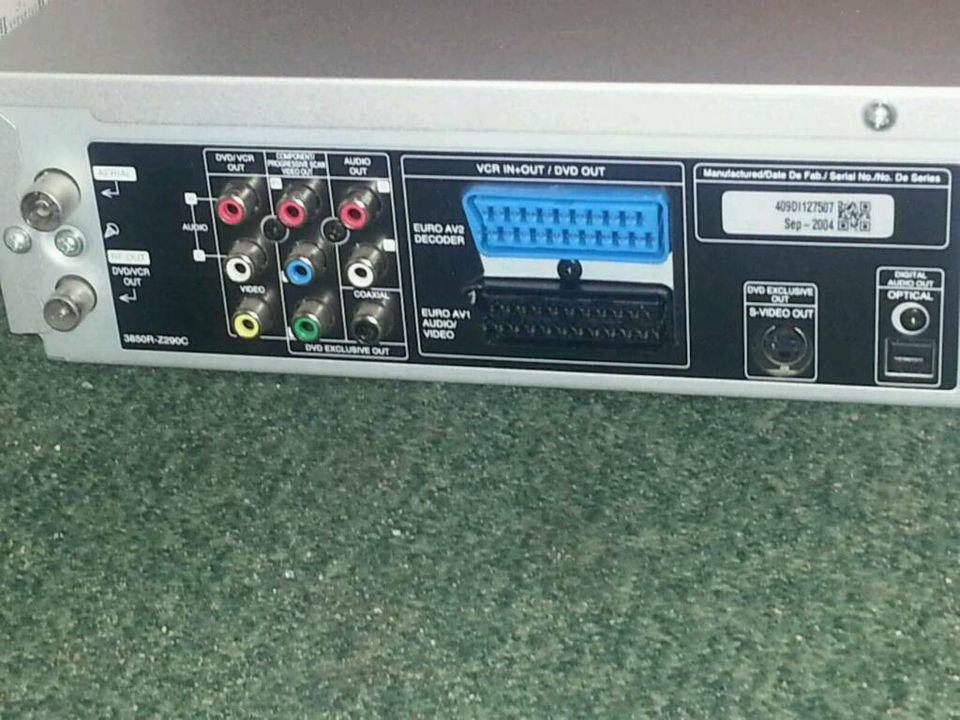 LG V8705DS DVD-Player/Videocassetten-Recorder, guter Zustand