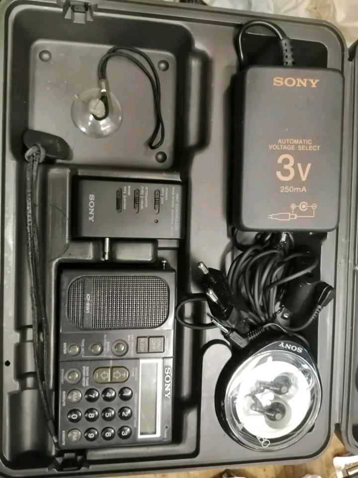 SONY ICF-SW1 Receiver mit und Koffer!!! Guter Zustand!