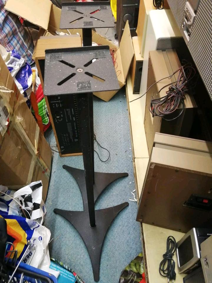 2 Boxen-Ständer (no name), guter Zustand!!