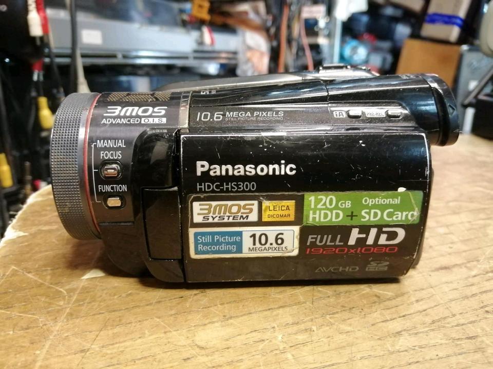 PANASONIC HDC-HS300, Videocamera OHNE Speicherkarte!!!
