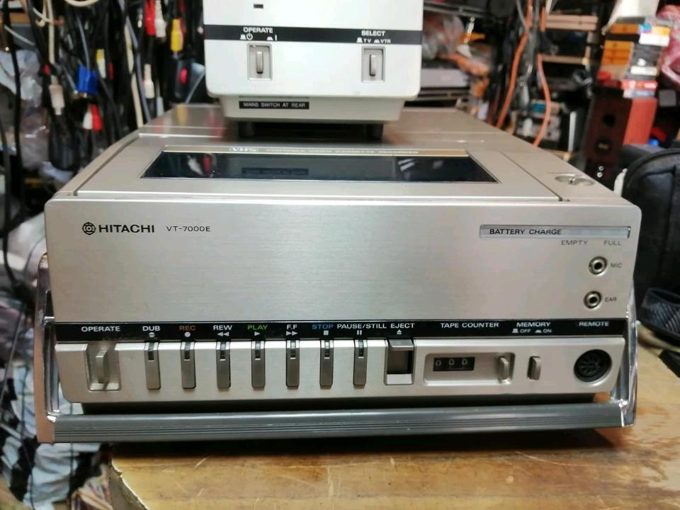 HITACHI VT-7000E Videorecorder, Adapter und Videocamera!!!