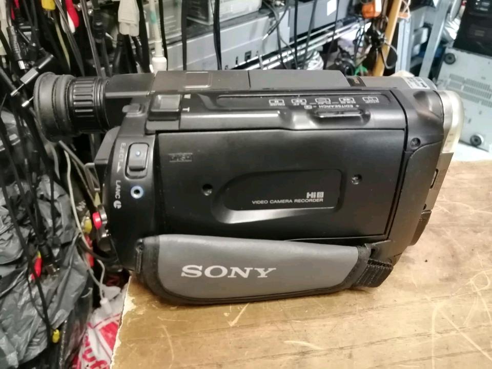 SONY CCD-TR515E, Videocamera Hi8 und Video 8, mit Zubehör!!!