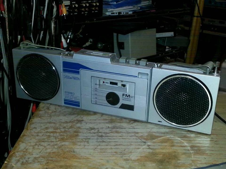 SUPER TECH KMS-900; Radio-Cassettenplayer,Boxen abnehmbar