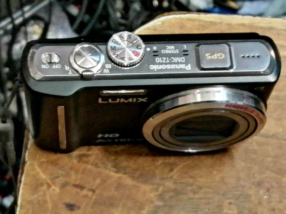 PANASONIC DMC-TZ10, Digital-Kamera OHNE Speicherkarte!! Qq