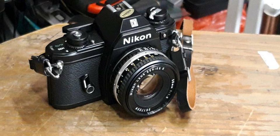 NIKON EM Analog-Camera, Objektiv, Blitz, Linse und Beschreibung!