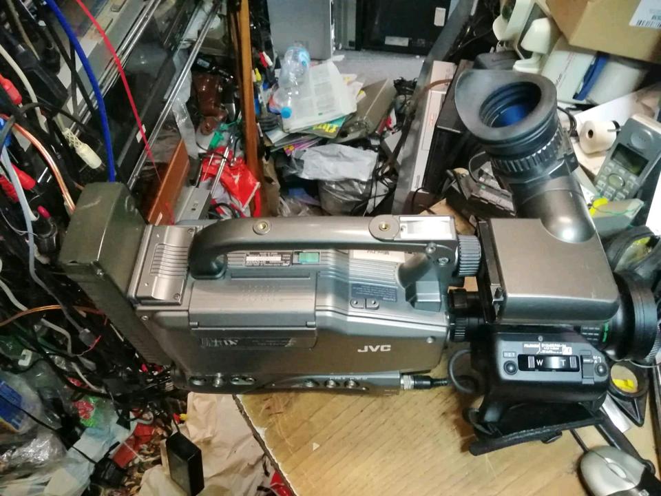 JVC GY-DV500, MiniDV-Videocamera mit einem Adapter!!