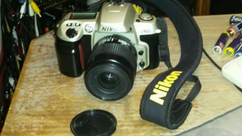 NIKON F60; Analog-Camera und Objektiv NIKON AF NIKKOR