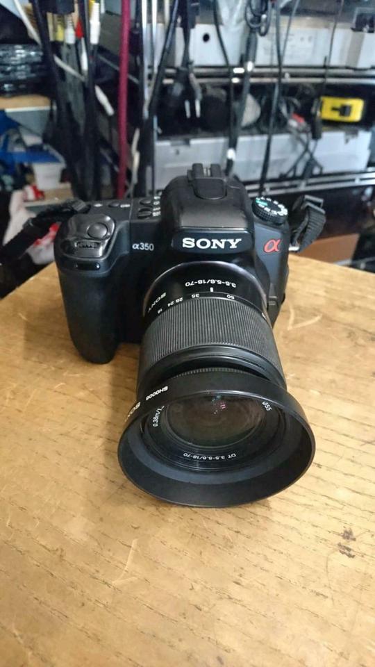 SONY DSLR-A350 Digital-Camera + SONY Objektiv und Zubehör