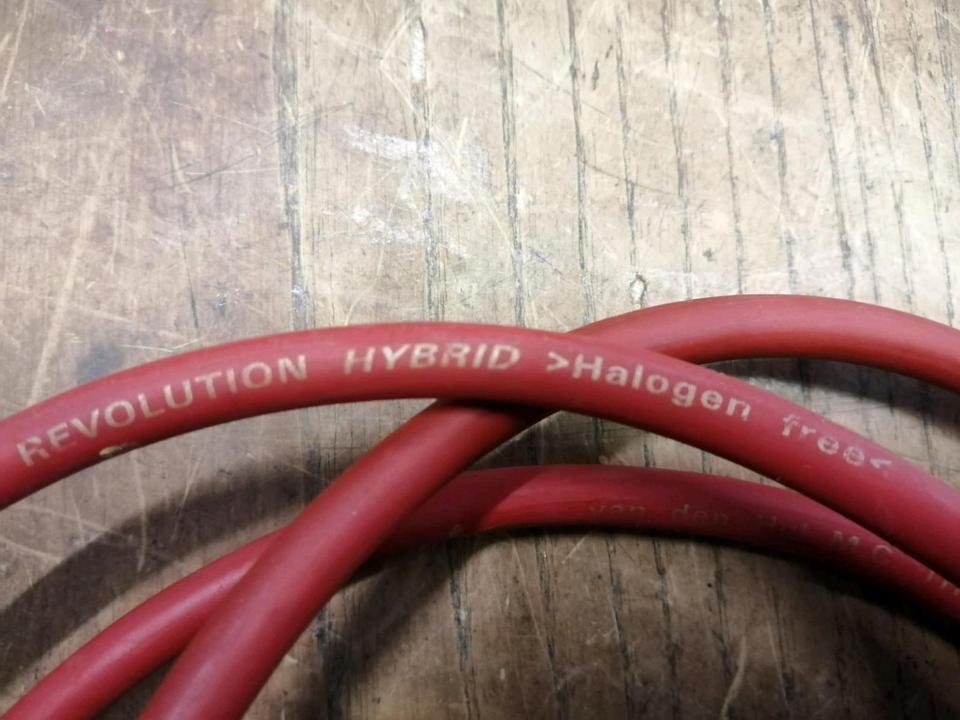 Anzeige3 Kabel VAN den HUI m.c. the revolution Hybrid Halogen free