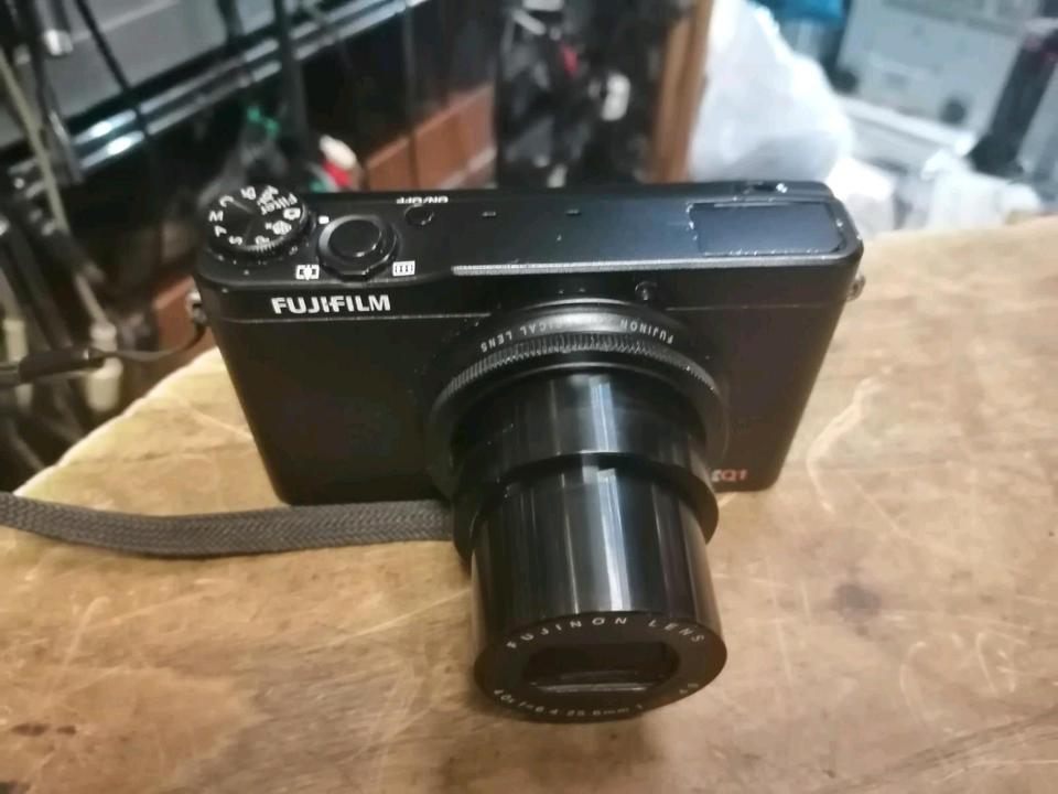 FUJIFILM XQ1, Digital-Kamera mit Zubehör!!