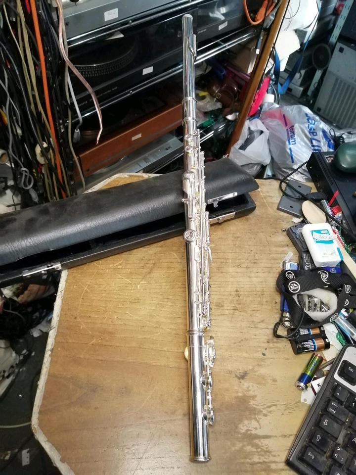 QUERFLÖTE "SOLO", mit Koffer (aber beschädigt)