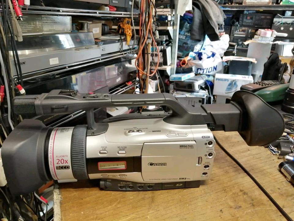 CANON XM2 3CCD Digital Video Camcorder + VL-10Li, mit Zubehör!!!