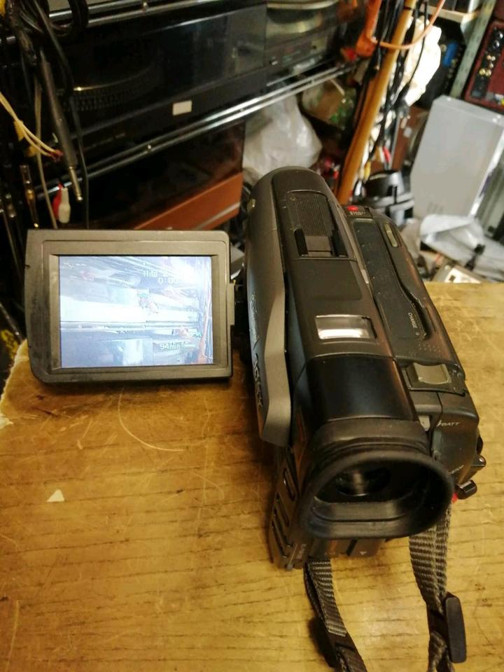 SONY CCD-TRV91E, Videocamera Hi8 +Video8, mit Zubehör!!