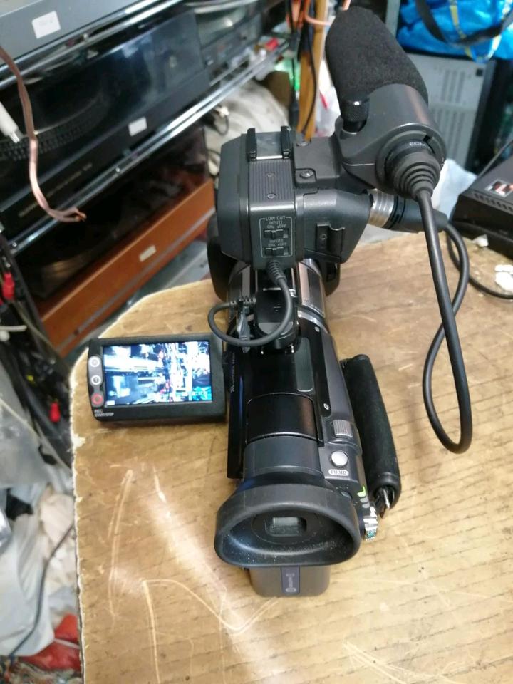 SONY HVR-A1E MiniDV-Videocamera +SONY ECM-NV1 Mikrofon!!