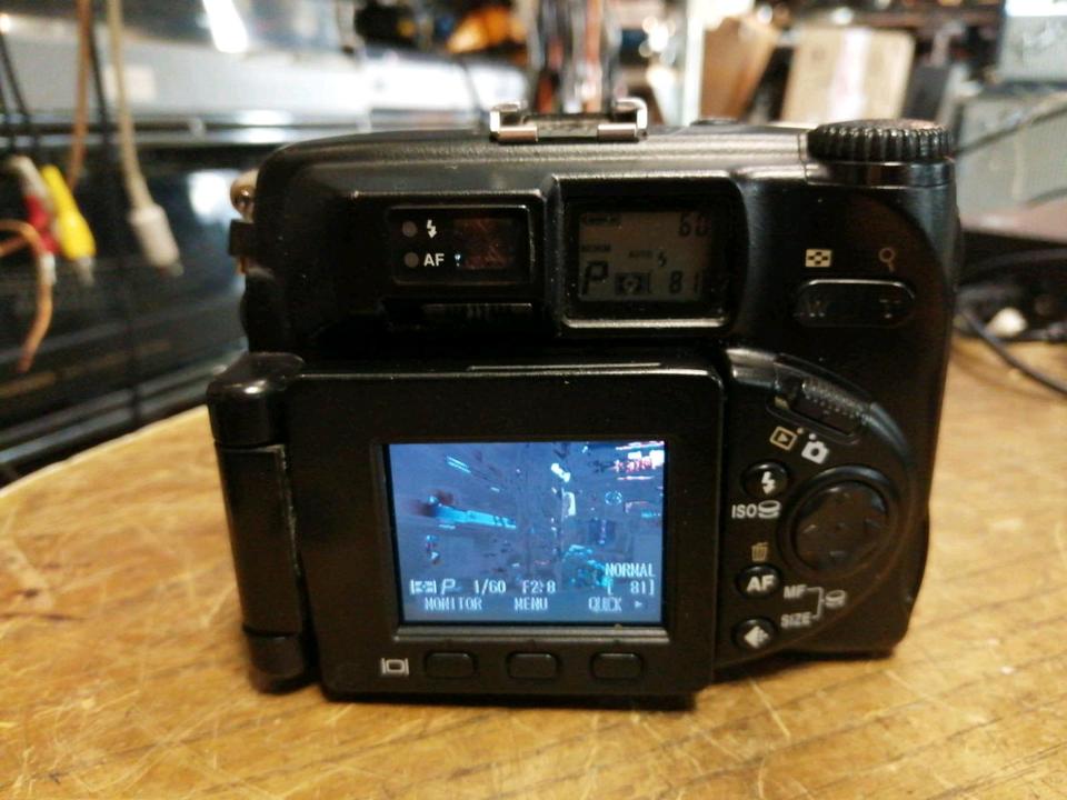 NIKON COOLPIX 5000, Digital-Kamera mit Zubehör!!