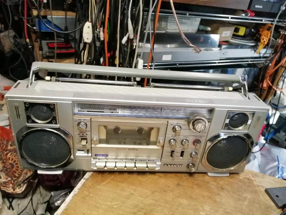 SANYO M7900 LU, Mini & Slim Radio-Cassetten-Recorder!
