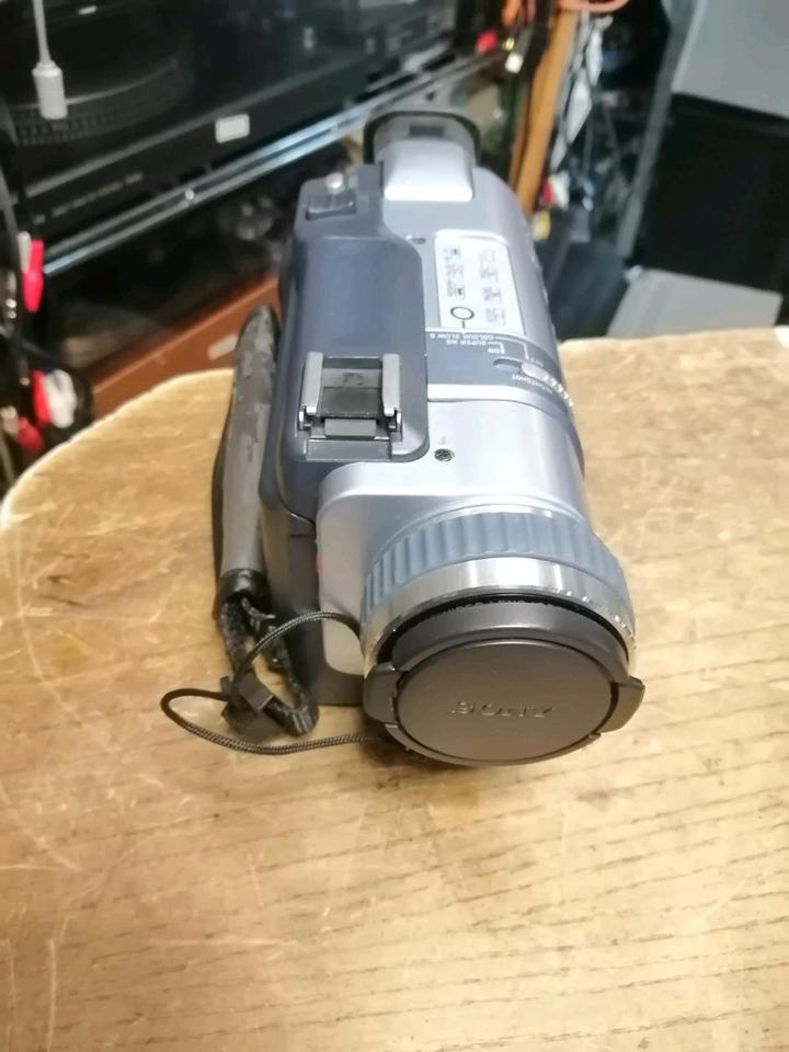 SONY SteadyShot DCR-TRV240E, Videocamera Hi8, Digital 8 + Video
