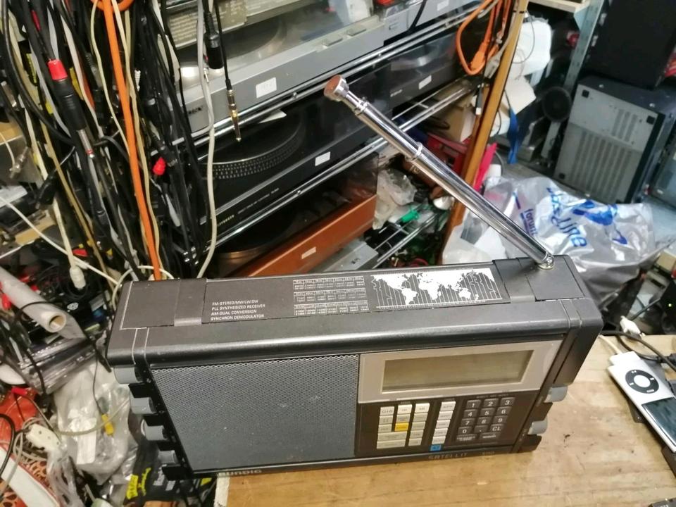 GRUNDIG SATELLIT 500, Radio OHNE Adapter!! Guter Zustand!