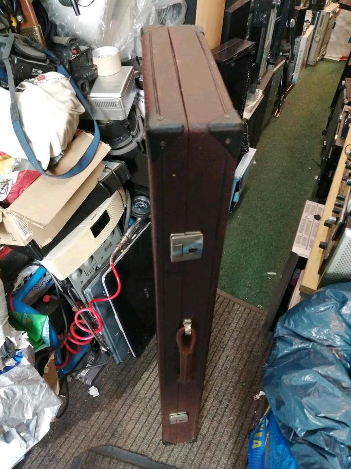 FENDER-KOFFER, guter Zustand! OHNE Schlüssel!!!