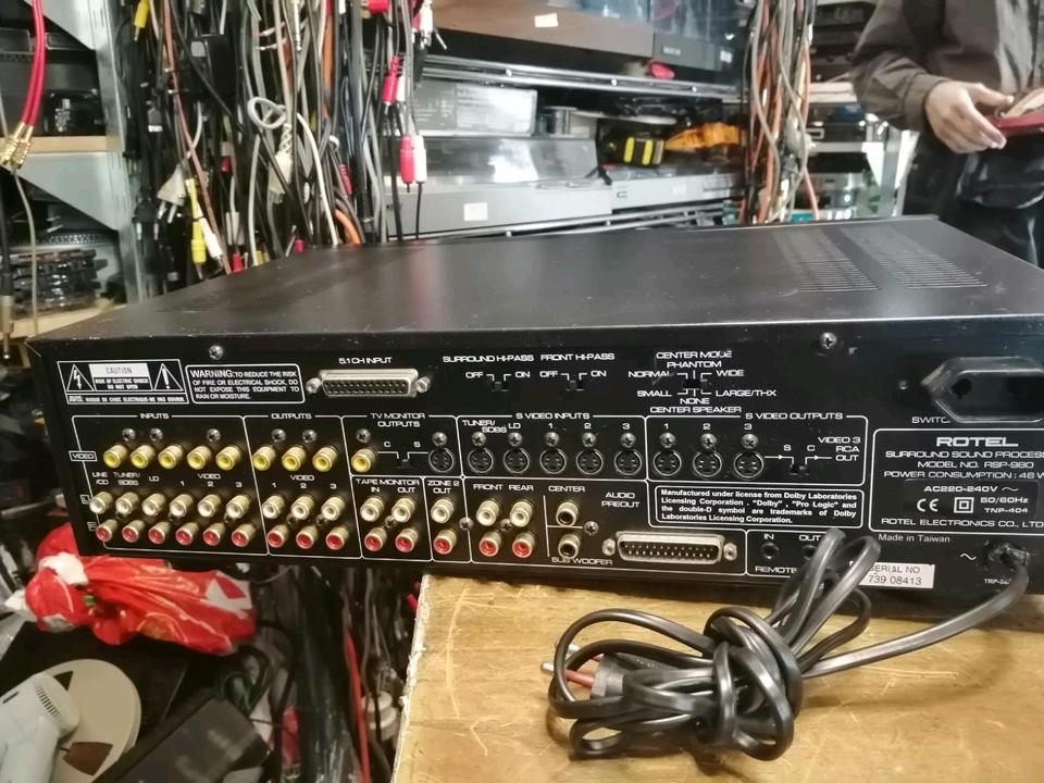 ROTEL RSP-980 Surround Sound Prozessor.