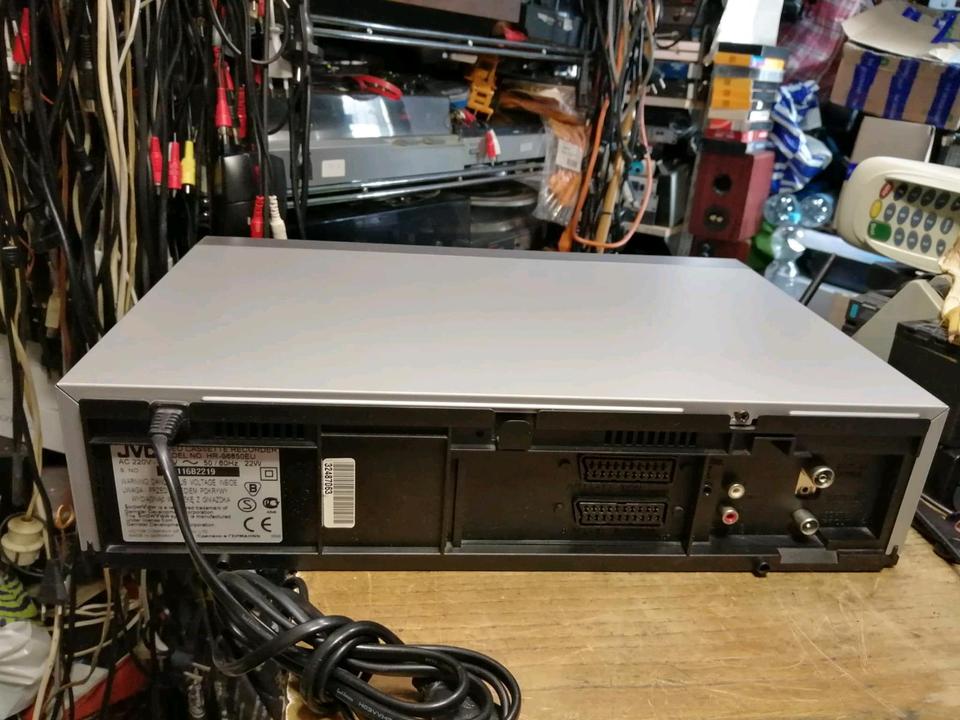 JVC HR-S6850EU, Videorecorder mit Original-Fernbedienung!!