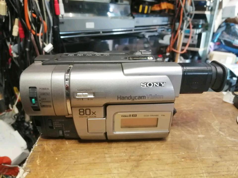 SONY CCD-TRV48E, Handycam Hi8 und Video 8 geeignet, mit Zubehör!!