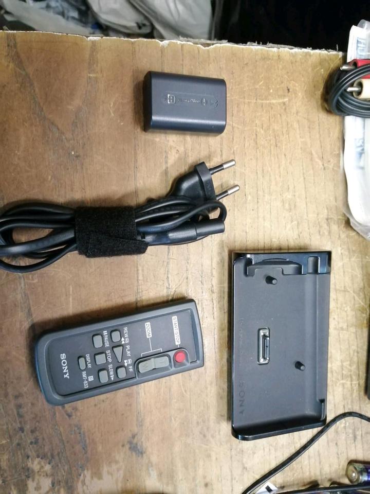 SONY DCR-HC45, MiniDV-Videocamera + SONY Station für Cameras!!