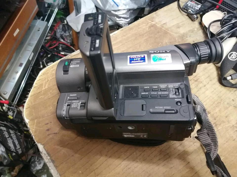 SONY CCD-TRV35E, Videocamera Hi8 und Video 8 mit Zubehör!!!