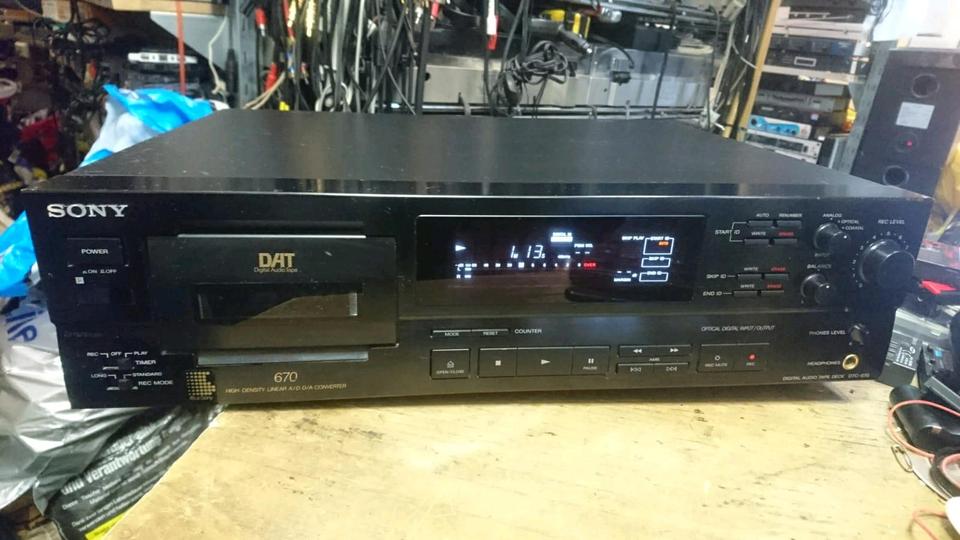 SONY DTC-670, Digital DAT-Recorder, etwas DEFEKT!!!