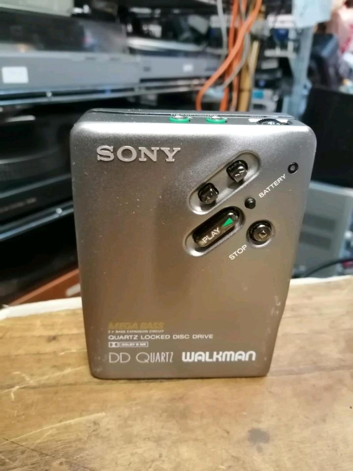 SONY WM-DD 33 Walkman, OHNE Adapter!