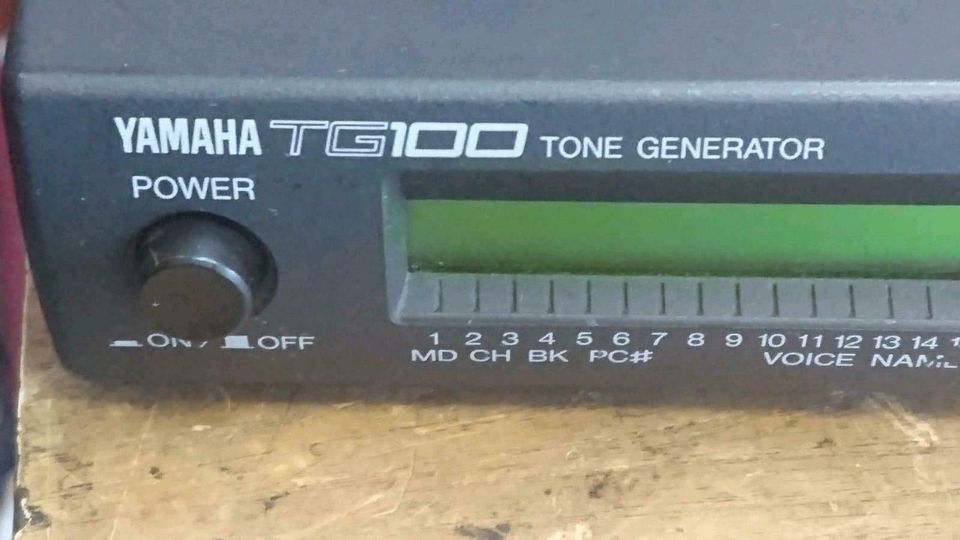 YAMAHA TG100 Tone Generator mit Adapter, guter Zustand!