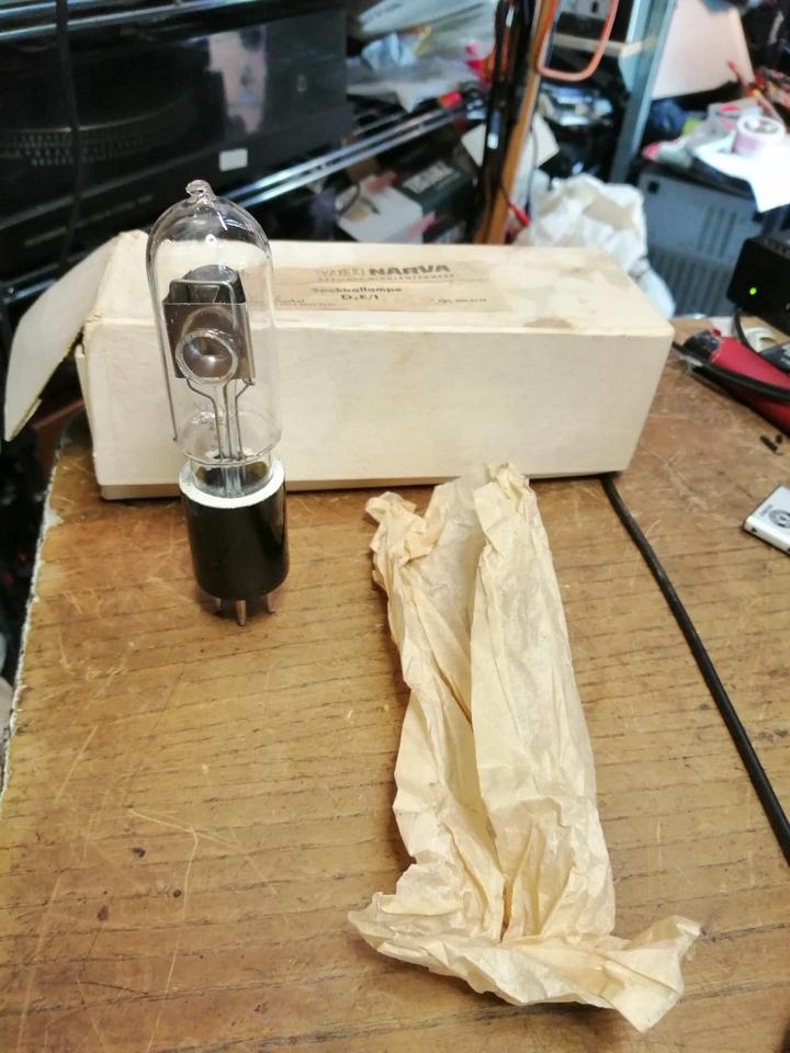 NARVA D2E, Röhren Spektrallampe, NEU & ORIGINALKARTON!!!