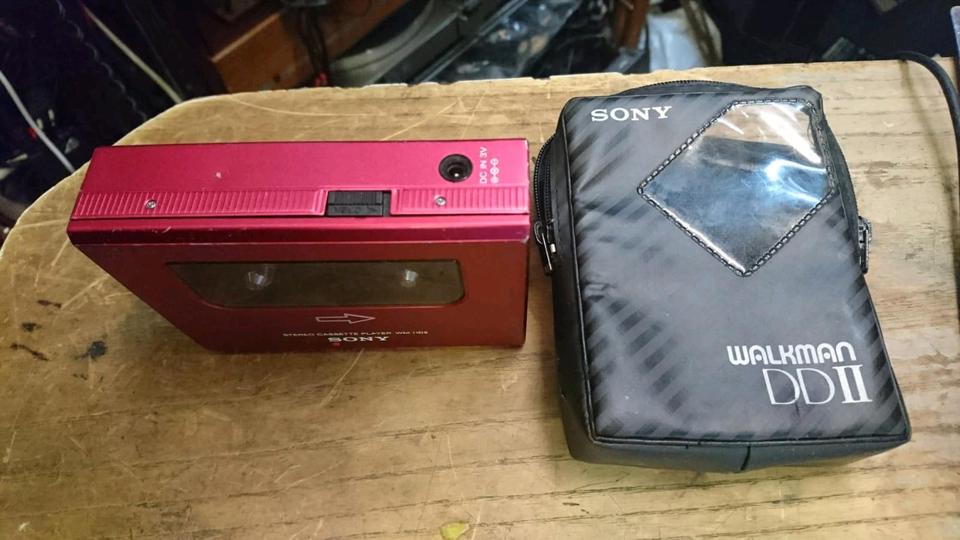 SONY WM-DD II, Walkman, rot-metallic, OHNE Adapter!