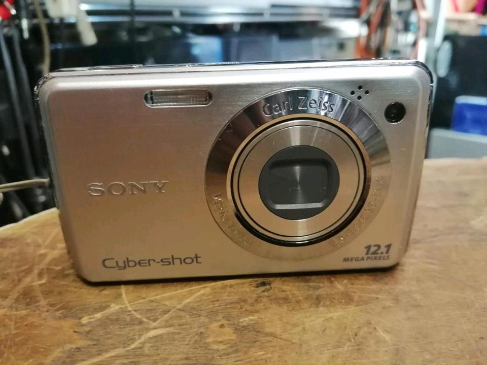 SONY DSC-W220 Optical SteadyShot, Digital-Kamera mit Zubehör!