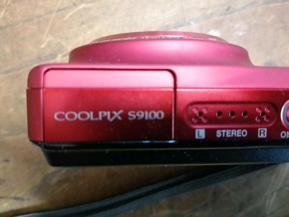 NIKON S9100, Digital-Kamera mit Zubehör, rot, OHNE Speicherkarte!