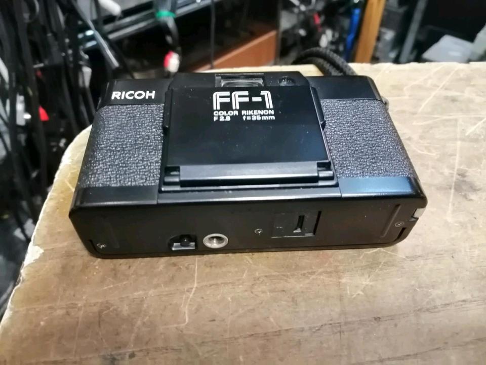 RICOH FF-1 Color Rikenon, Analog-Kamera mit 2 NEUEN Batterien!!