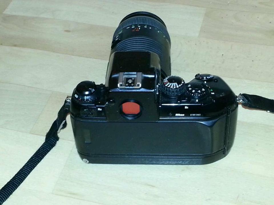 NIKON F4 Camera + SOLIGOR Objektiv + Blitz NIKON!