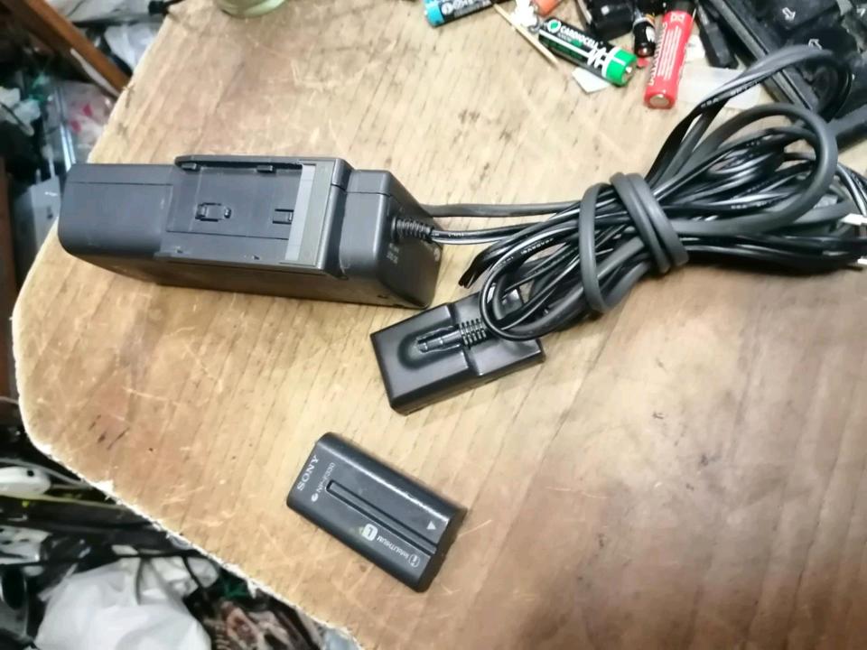 SONY CCD-TRV69E, Videocamera Hi8 +Video 8, mit Zubehör!!!