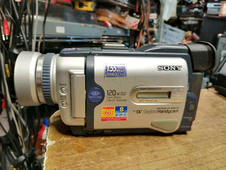 SONY DCR-TRV30E, MD-Videocamera mit Zubehör!!