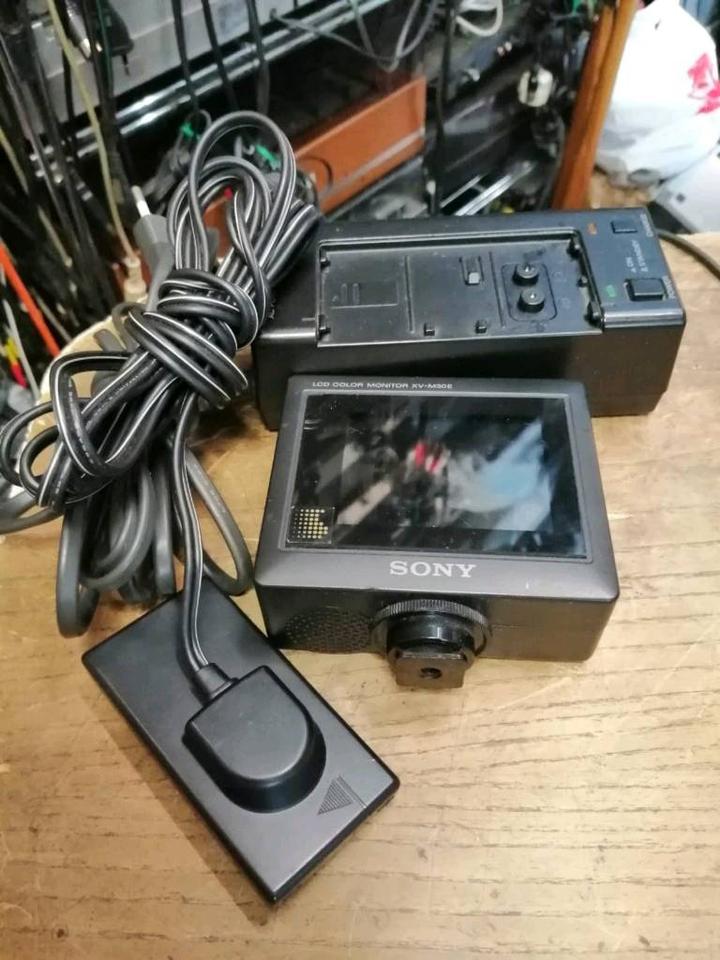 SONY XV-M30E, LCD COLOR MONITOR mit Zubehör!!!