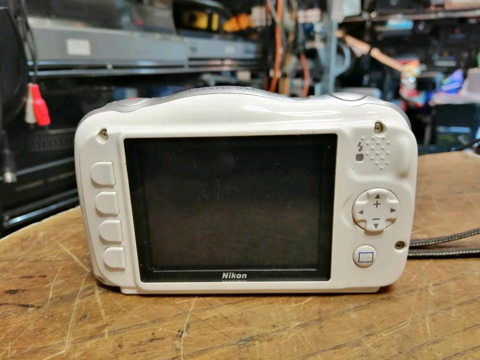 NIKON COOLPIX S33, Digital-Kamera mit Zubehör!!!