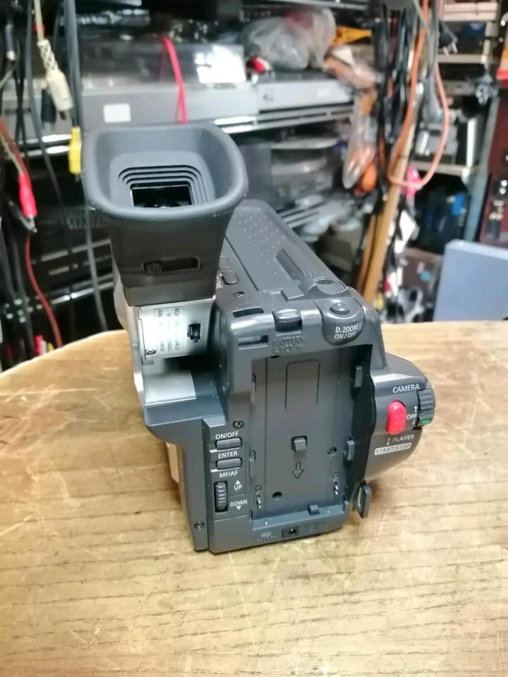 SAMSUNG VP-W60, Videocamera Hi8 und Video 8, mit Zubehör!!!
